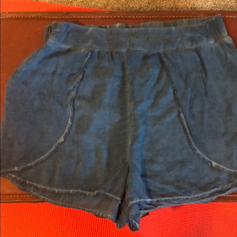 Blue stretch waistband shorts